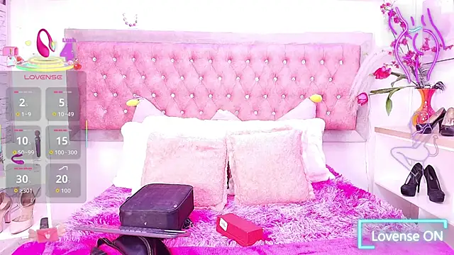 Snapshot of Tayzon_Foxxx chatting on 10.14.25 Tayzon Foxxx online show from 10.14.25