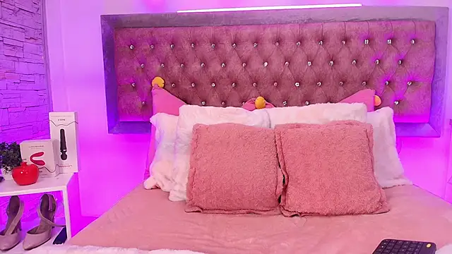 Snapshot of Tayzon_Foxxx chatting on 11.04.25 Tayzon Foxxx online show from 11.04.25