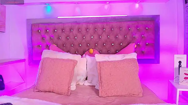 Snapshot of Tayzon_Foxxx chatting on 11.05.25 Tayzon Foxxx online show from 11.05.25