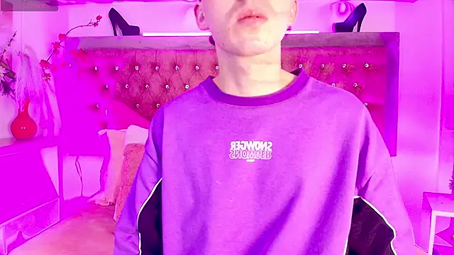 Snapshot of Tayzon_Foxxx chatting on 11.11.25 Tayzon Foxxx online show from 11.11.25