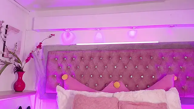 Snapshot of Tayzon_Foxxx chatting on 11.25.25 Tayzon Foxxx online show from 11.25.25