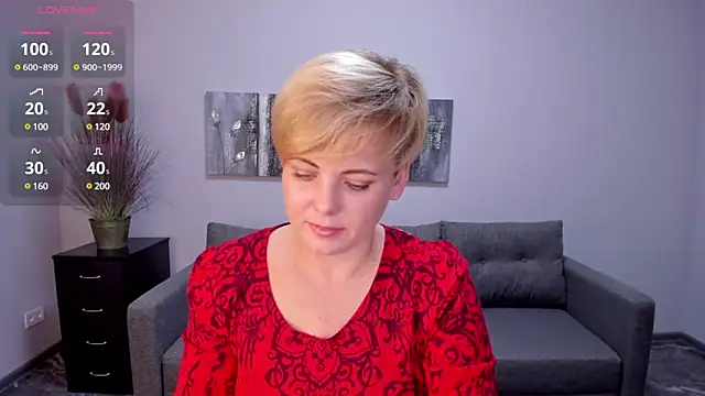 Julia Wilsone online show from 01.12.25