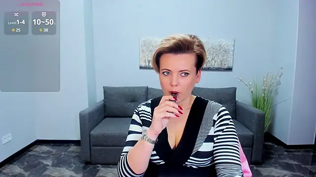 Julia Wilsone online show from 02.07.25