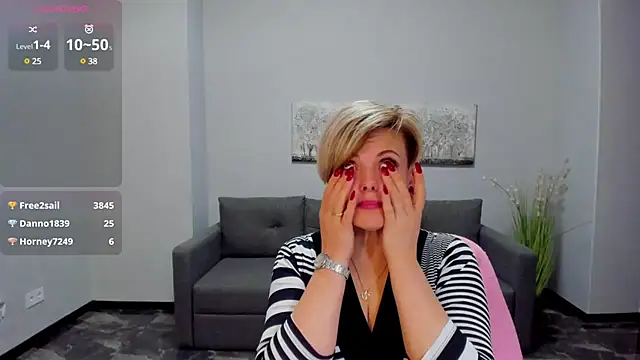 Julia Wilsone online show from 03.05.25