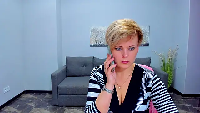 Julia Wilsone online show from 03.13.25