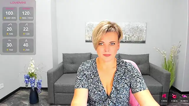 Julia Wilsone online show from 09.27.25