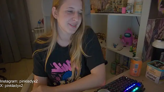 Snapshot of Pinkyladyxxx chatting on 11.04.25 Pinkyladyxxx online show from 11.04.25