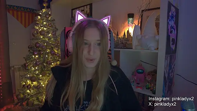 Snapshot of Pinkyladyxxx chatting on 11.22.25 Pinkyladyxxx online show from 11.22.25