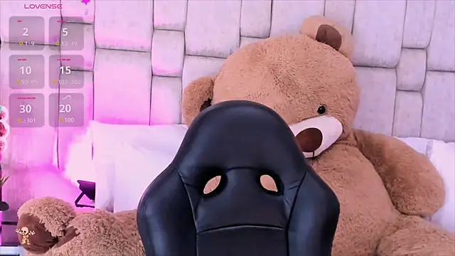 Snapshot of Marilyn-Cooper chatting on 12.10.24 Marilyn-Cooper online show from 12.10.24