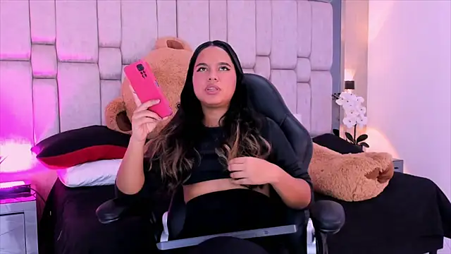 Snapshot of Marilyn-Cooper chatting on 12.12.24 Marilyn-Cooper online show from 12.12.24