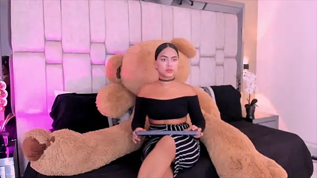 Snapshot of Marilyn-Cooper chatting on 12.27.24 Marilyn-Cooper online show from 12.27.24