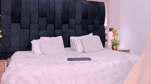 Snapshot of Marilyn-Cooper chatting on 12.29.24 Marilyn-Cooper online show from 12.29.24