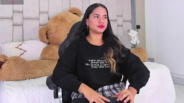 Snapshot of Marilyn-Cooper chatting on 01.05.25 Marilyn-Cooper online show from 01.05.25