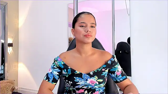 Snapshot of Marilyn-Cooper chatting on 01.30.25 Marilyn-Cooper online show from 01.30.25