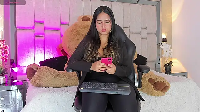 Snapshot of Marilyn-Cooper chatting on 02.11.25 Marilyn-Cooper online show from 02.11.25