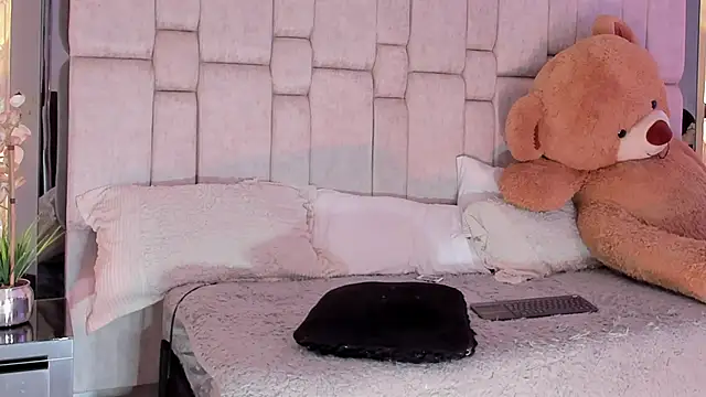 Snapshot of Marilyn-Cooper chatting on 02.20.25 Marilyn-Cooper online show from 02.20.25