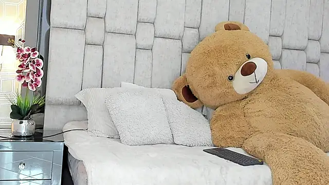 Snapshot of Marilyn-Cooper chatting on 02.23.25 Marilyn-Cooper online show from 02.23.25