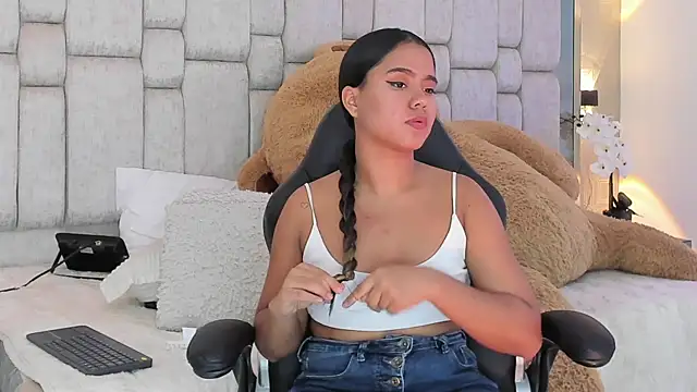 Snapshot of Marilyn-Cooper chatting on 02.23.25 Marilyn-Cooper online show from 02.23.25