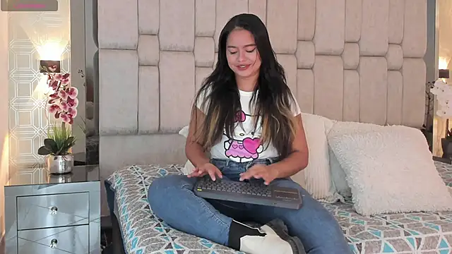 Snapshot of Marilyn-Cooper chatting on 02.26.25 Marilyn-Cooper online show from 02.26.25