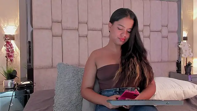 Snapshot of Marilyn-Cooper chatting on 03.05.25 Marilyn-Cooper online show from 03.05.25