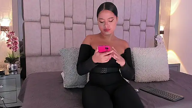 Snapshot of Marilyn-Cooper chatting on 03.14.25 Marilyn-Cooper online show from 03.14.25