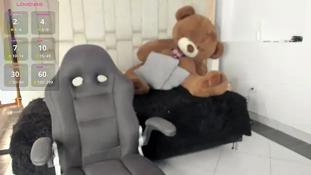 Snapshot of Marilyn-Cooper chatting on 03.18.25 Marilyn-Cooper online show from 03.18.25