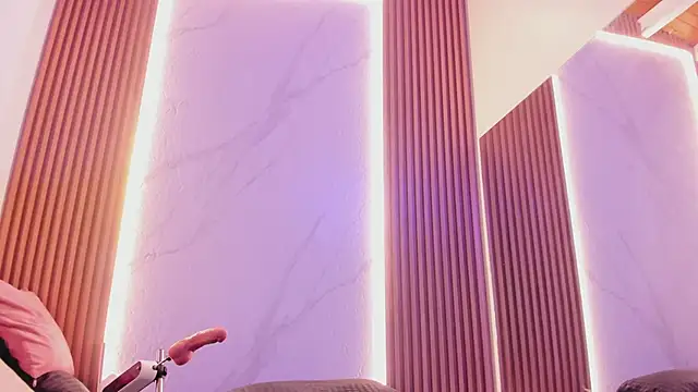 juicy led  online show from 03.05.25