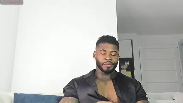 Snapshot of Makonneen chatting on 06.17.26 Makonneen online show from 06.17.26