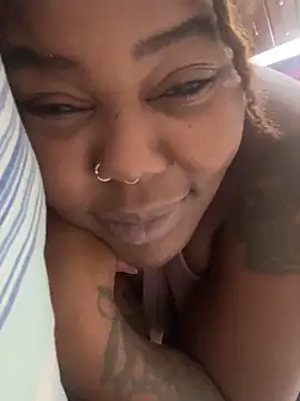 Snapshot of Goddess_Nafeesha chatting on 10.12.25 Goddess Nafeesha online show from 10.12.25