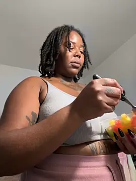 Snapshot of Goddess_Nafeesha chatting on 11.16.25 Goddess Nafeesha online show from 11.16.25