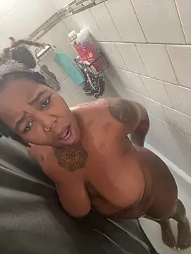 Snapshot of Goddess_Nafeesha chatting on 11.25.25 Goddess Nafeesha online show from 11.25.25