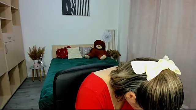 Alexa Dolly12 online show from 12.17.25