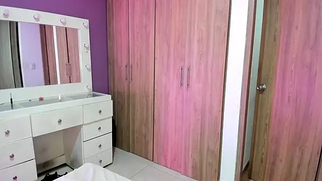 Snapshot of Medelynevans1 chatting on 10.13.25 Medelynevans1 online show from 10.13.25