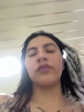 Snapshot of _luna_torres chatting on 05.04.26 luna torres online show from 05.04.26