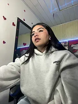 Snapshot of _luna_torres chatting on 05.25.26 luna torres online show from 05.25.26