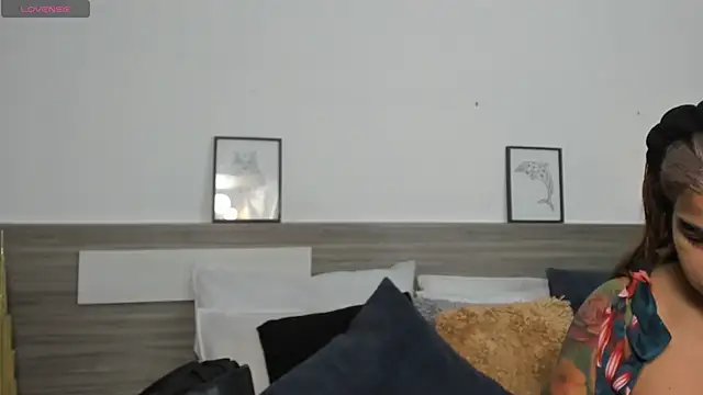 SaraaJhonsonn online show from 04.26.26