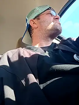 Snapshot of crazycam619 chatting on 10.24.25 crazycam619 online show from 10.24.25