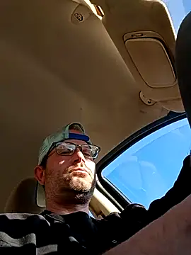 Snapshot of crazycam619 chatting on 11.06.25 crazycam619 online show from 11.06.25