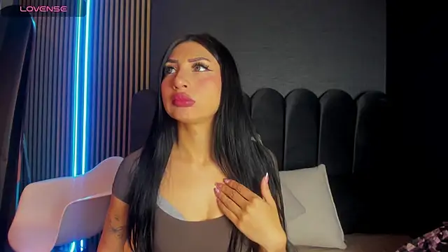 Snapshot of Nicolette_ks_ chatting on 11.21.25 Nicolette ks online show from 11.21.25