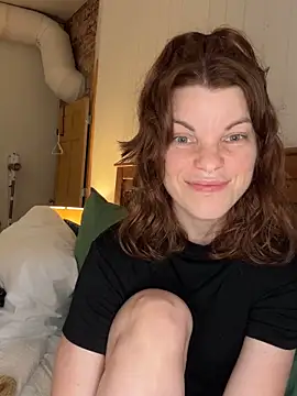 Snapshot of wildefaye chatting on 10.05.25 wildefaye online show from 10.05.25