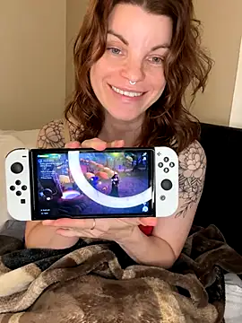 Snapshot of wildefaye chatting on 10.13.25 wildefaye online show from 10.13.25