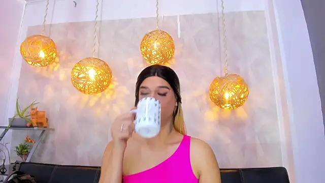 victoria aleia  online show from 02.19.25