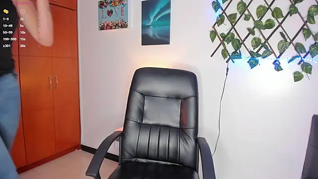 Snapshot of im_sol_ chatting on 01.30.25 im sol online show from 01.30.25