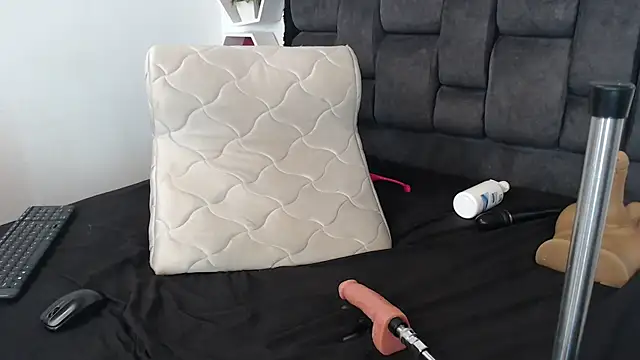 Emma Evelyn online show from 03.19.25