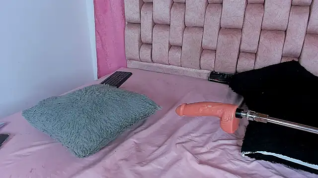 Emma Evelyn online show from 10.12.25