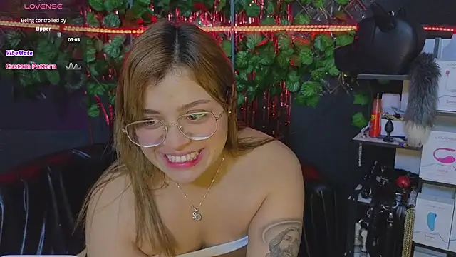 Snapshot of Sweett_Mollyy chatting on 11.23.25 Sweett Mollyy online show from 11.23.25