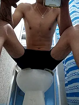 Snapshot of Leonul chatting on 12.28.24 Leonul online show from 12.28.24