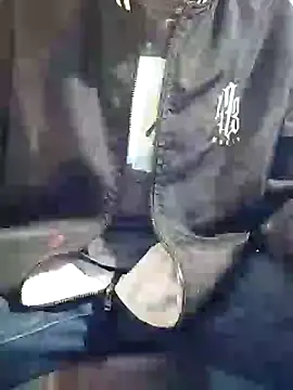 Snapshot of Leonul chatting on 01.11.25 Leonul online show from 01.11.25