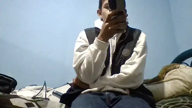 Snapshot of Leonul chatting on 12.03.25 Leonul online show from 12.03.25