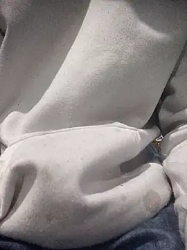 Snapshot of Leonul chatting on 12.14.25 Leonul online show from 12.14.25